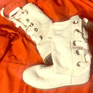 👢🧡SUPER CUTE Bow Uggs 🧡👢